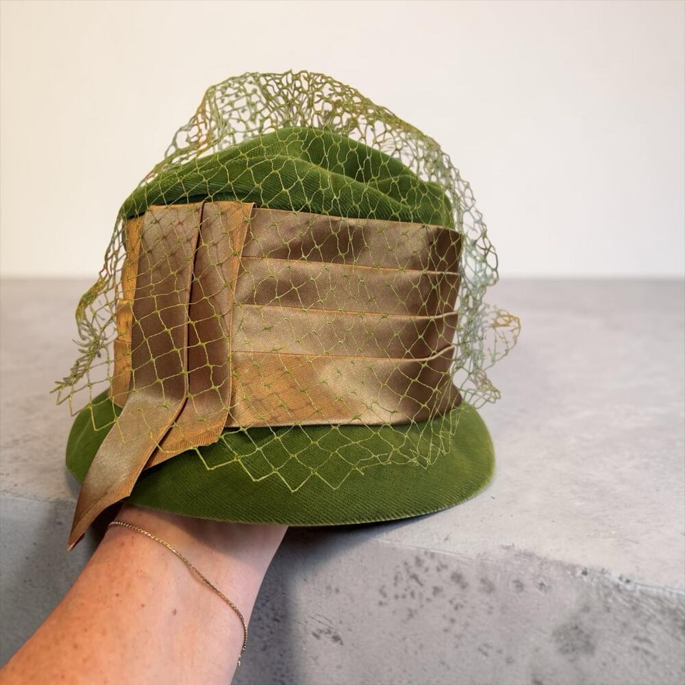 Vintage Olive Green Velvet Cocktail Hat Birdcage Veil Satin Bow 22” Pillbox